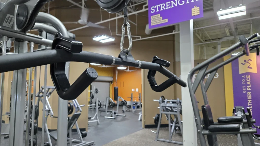 Neutral grip on a lat pulldown bar.